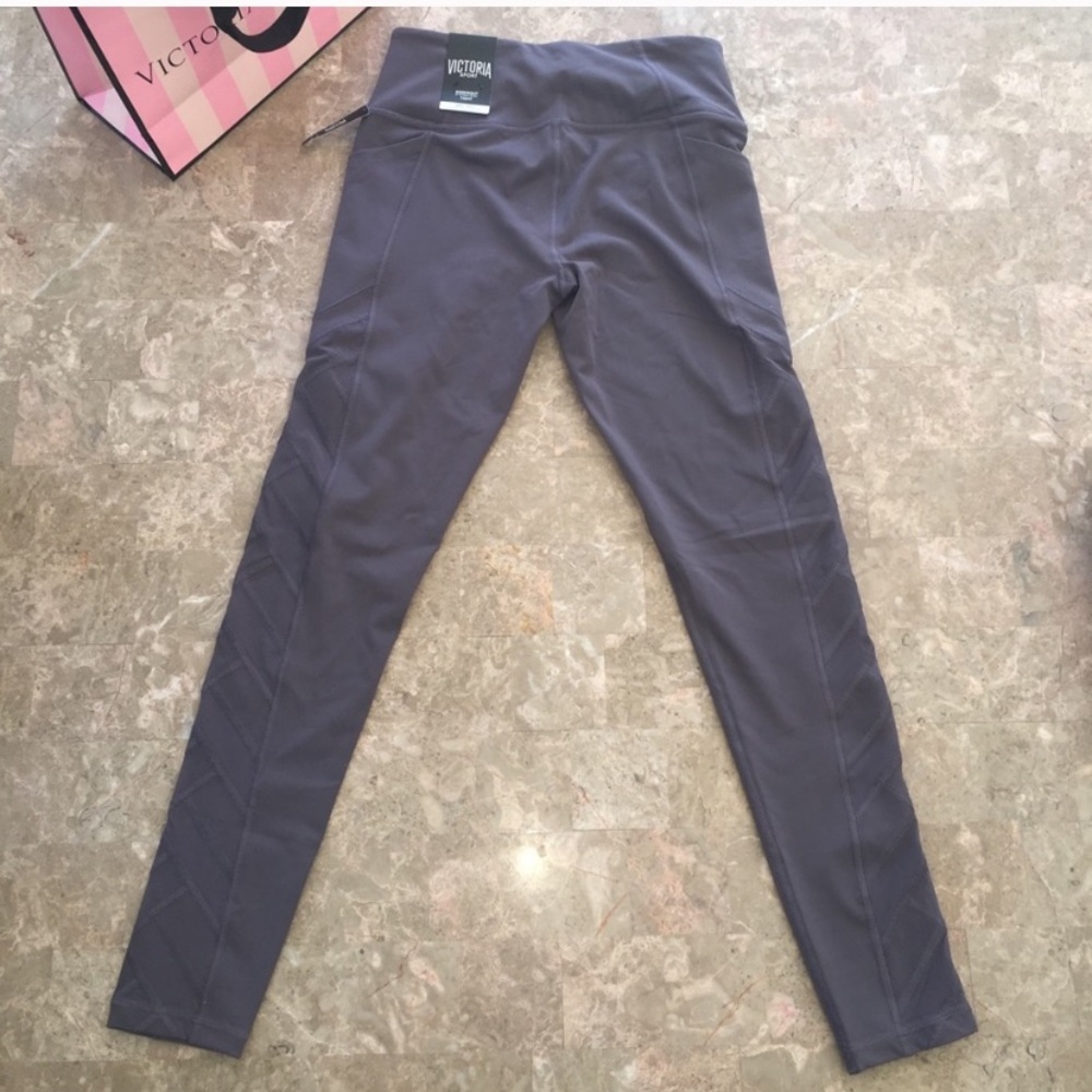 Victoria’s Secret knockout Sport legging